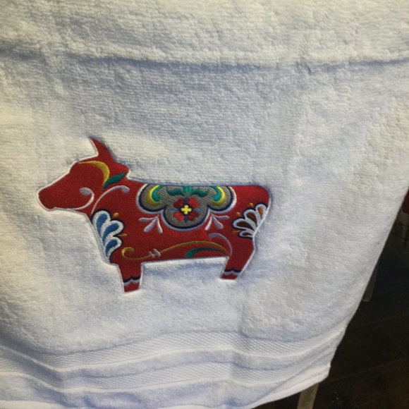 Handmade Dala Cow embroidered hand towel 100% cotton (except the thread) - Picture 3 of 4